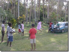 Jasmine playing "elastic" with the girls